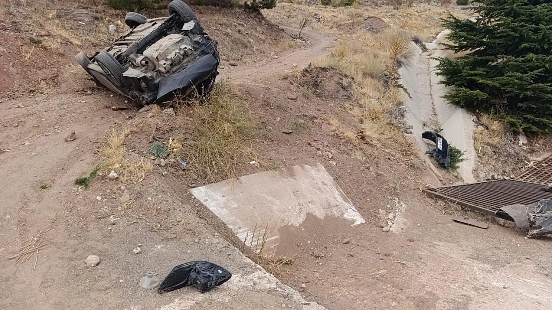 Hekimhan'da Otomobil Drenaj Kanalına Girdi, Sürücü Yaralandı