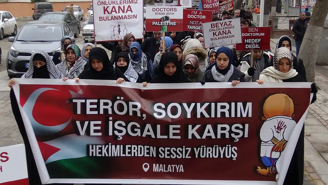 Hekimler ve sağlık çalışanları 56 haftadır Gazze'de yaşanan soykırıma karşı yürüyor