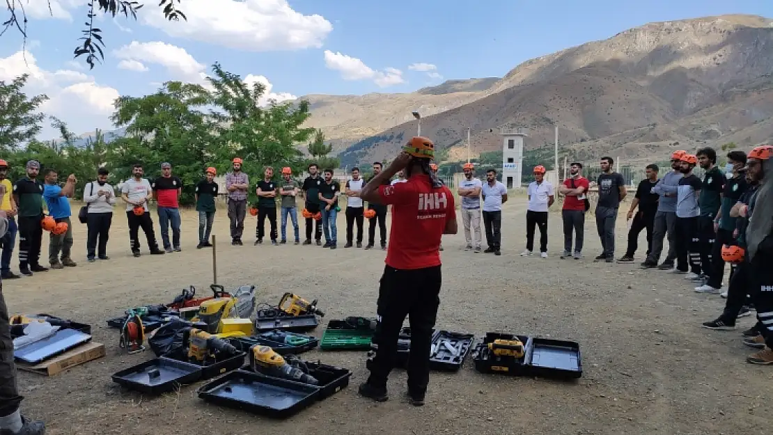 İHH'dan Elazığ'a Lojistik Merkezi ve Afet Eğitimi