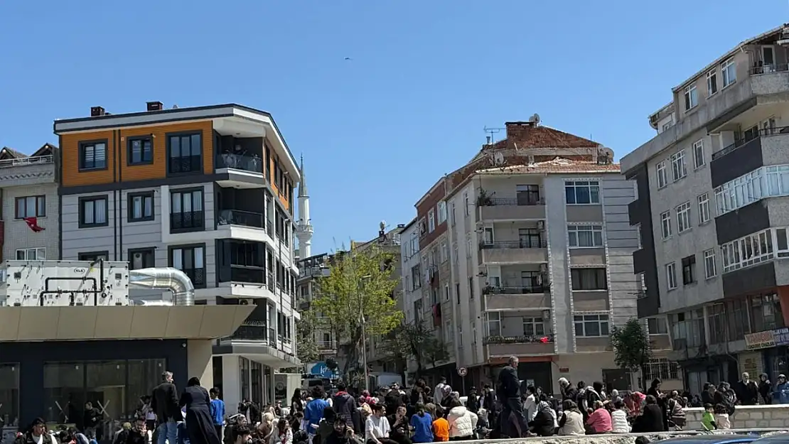 İstanbul Valiliği: Depremde yüksekten atlama sonucu 151 kişi yaralandı