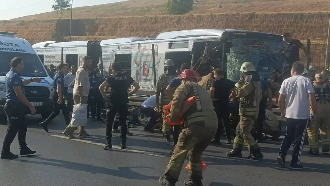 İstanbul Valiliği, metrobüs kazasında bir kişinin hayatını kaybettiğini açıkladı