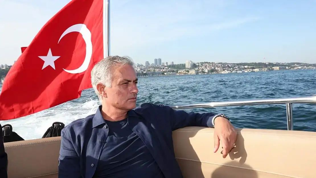 Jose Mourinho imzayı attı