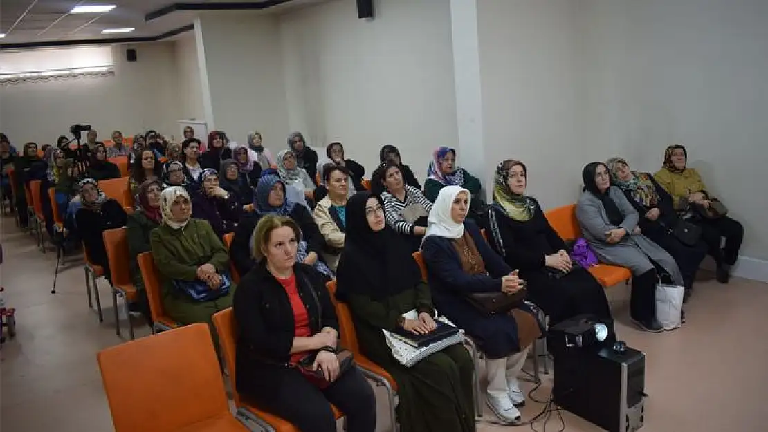 Kadın Meclisi'ne 'En İyi Narkotik Polisi Anne' Projesi Anlatıldı