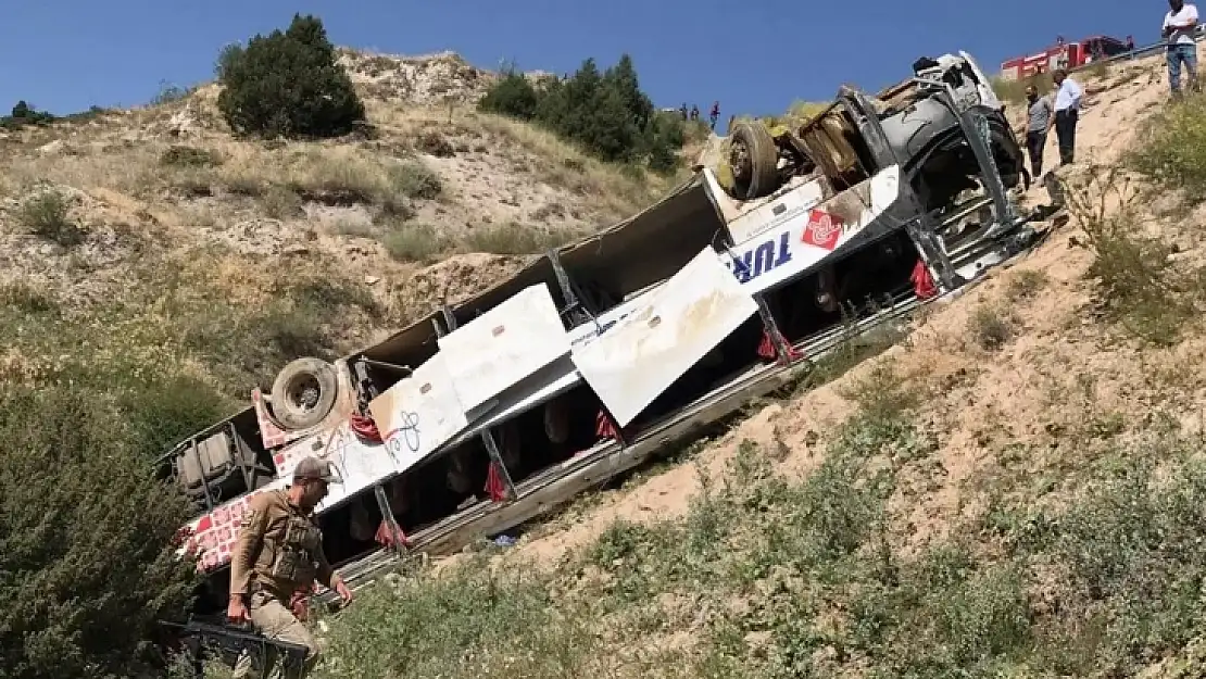 Kars'ta yolcu otobüsü şarampole devrildi, 7 kişi öldü, 23 kişi yaralandı