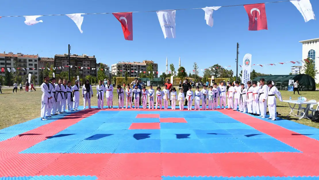 Kayısı Festivali Kapsamında Spor Şenliği Düzenlendi