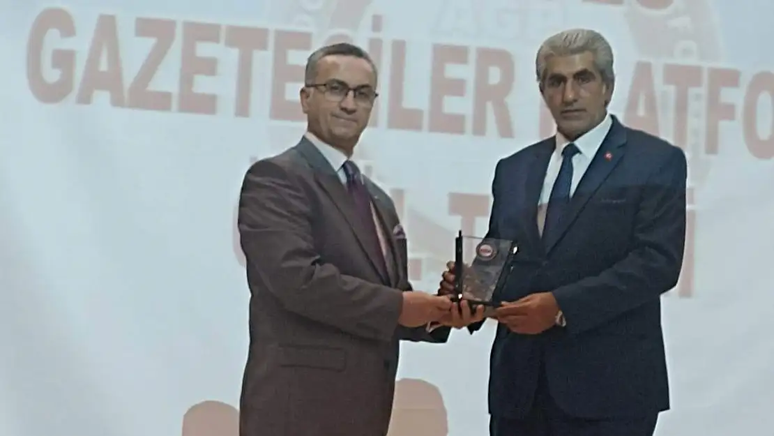 Kazım Erayabakan'a Başarı Ödülü