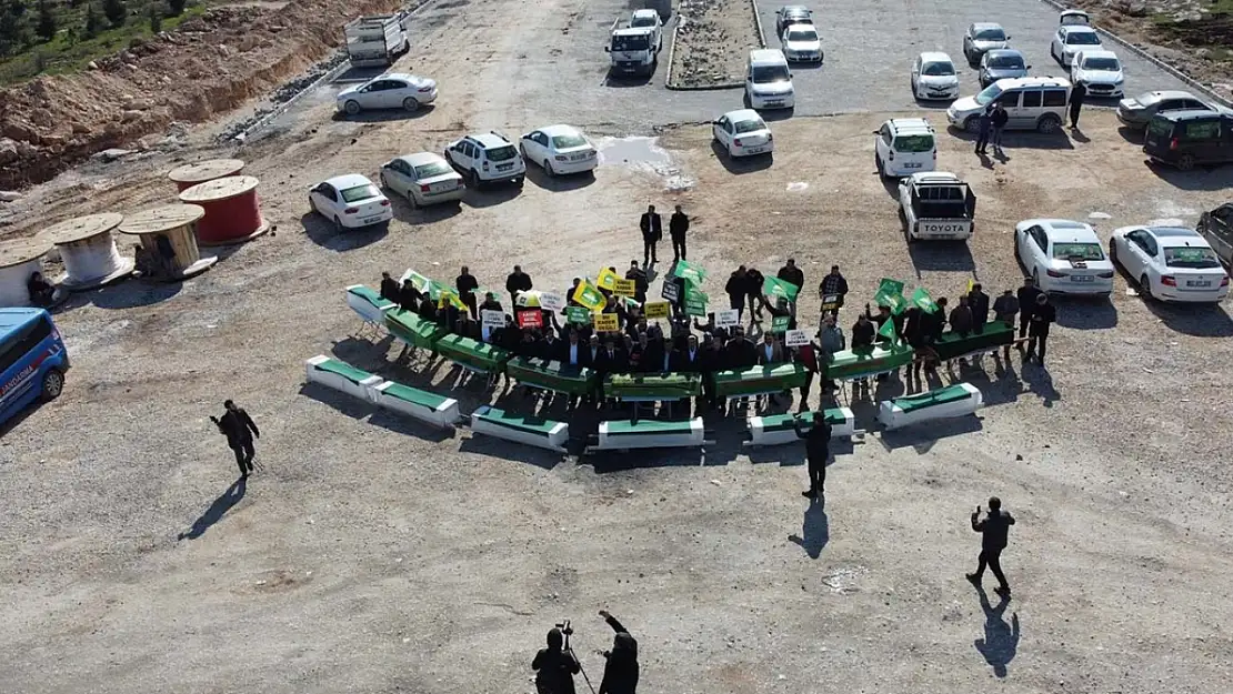 Kefenden sonra şimdi de tabutlu eylem