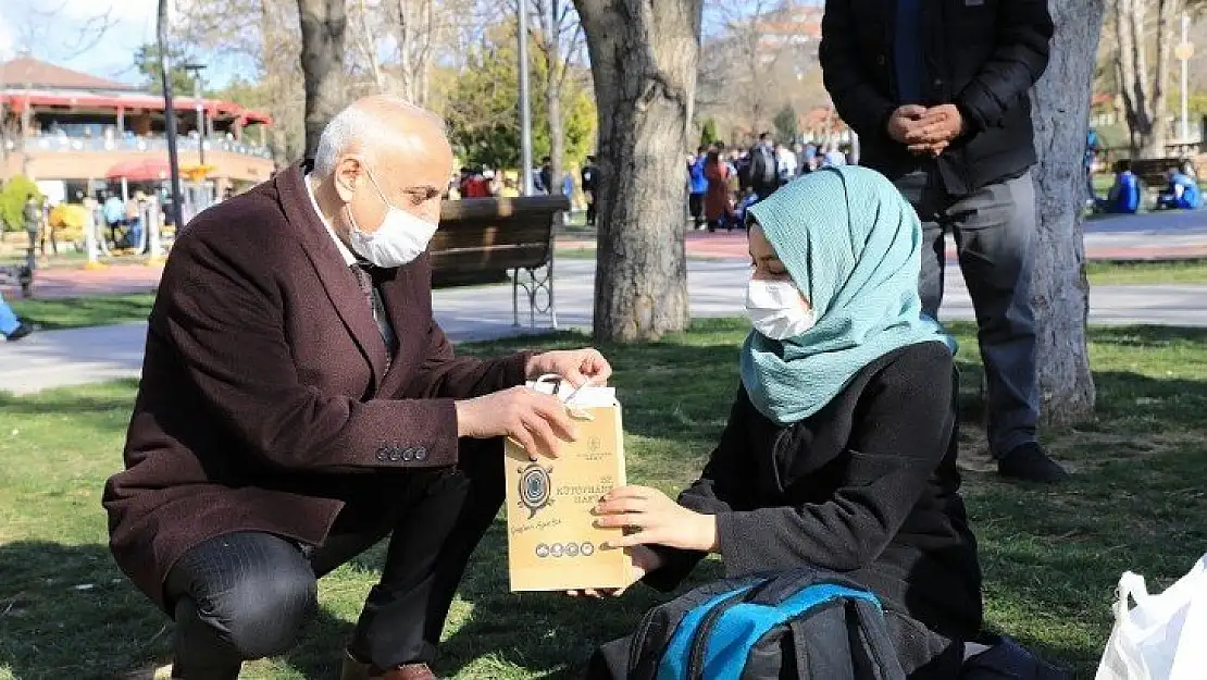 Kitapseverlerden Başkan Güder'e Özel Teşekkür