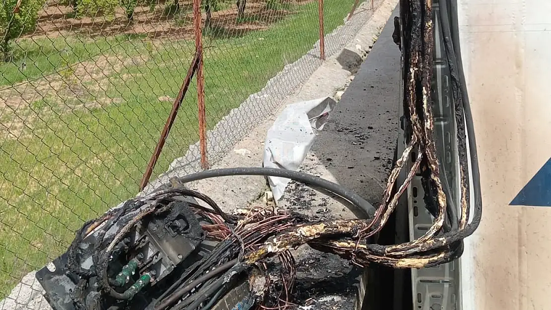 Konteyner Çarşı'da Trafo Yandı,Esnaf Muhatap Bulamıyor!