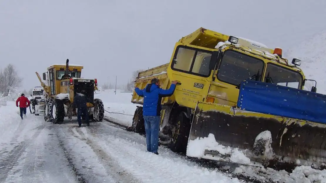 Kop Dağı'nda ulaşıma kar engeli