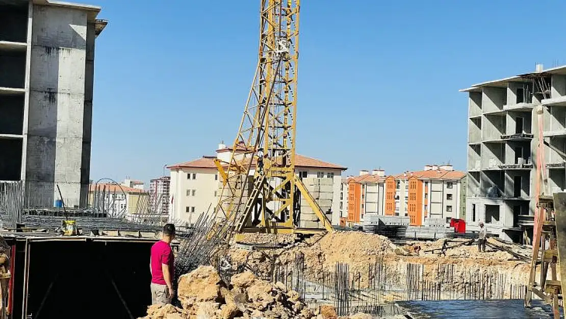 kule vinç devrildi  3 ölü