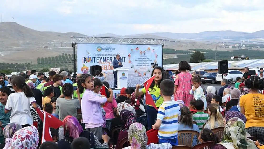 Kültür Ve Turizm Bakanlığı Konteyner Kent Alanında Düzenlenen Yılsonu Şenliklerinde Öğrenciler Doyasıya Eğlendi