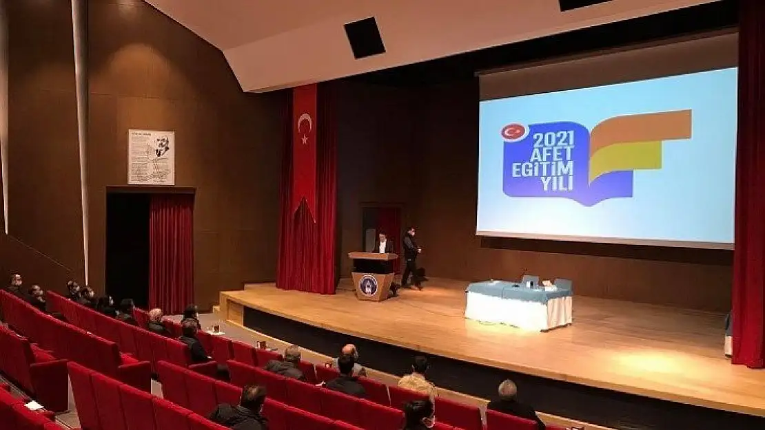 Kurum Amirlerine ve Muhtarlara Afet Farkındalığı Eğitimi Verildi