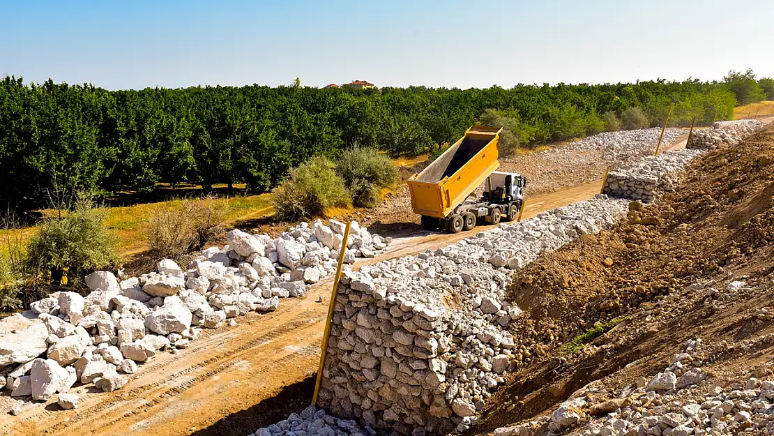 Kuzey Kuşak Yolunda 2 Bin 600 Metre İstinat Duvarı Yapılıyor