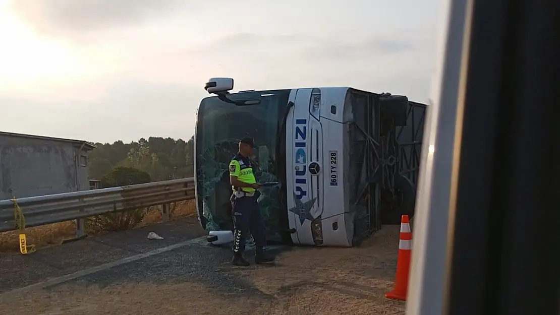 Kuzey Marmara Otoyolu'nda yolcu otobüsü devrildi: 3 ölü, 20 yaralı