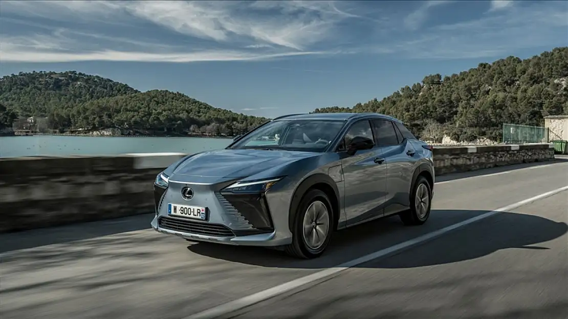 Lexus, tamamen elektrikli RZ 450e'yi Türkiye'de satışa sundu