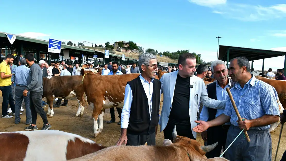 Maginder Başkanı Karademir'den hayvan pazarına bayram ziyareti.