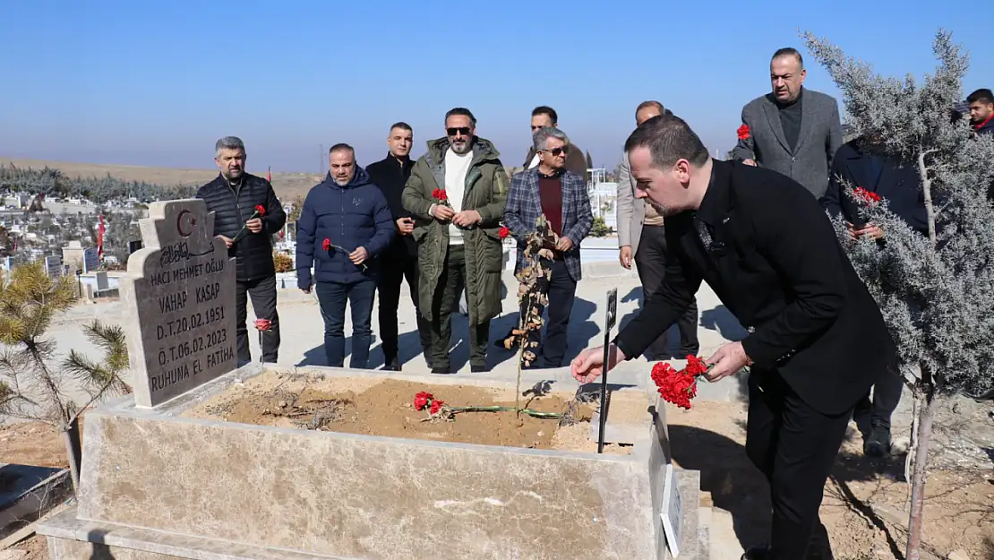 Maginder'den Deprem Şehitlerine Anlamlı Ziyaret!