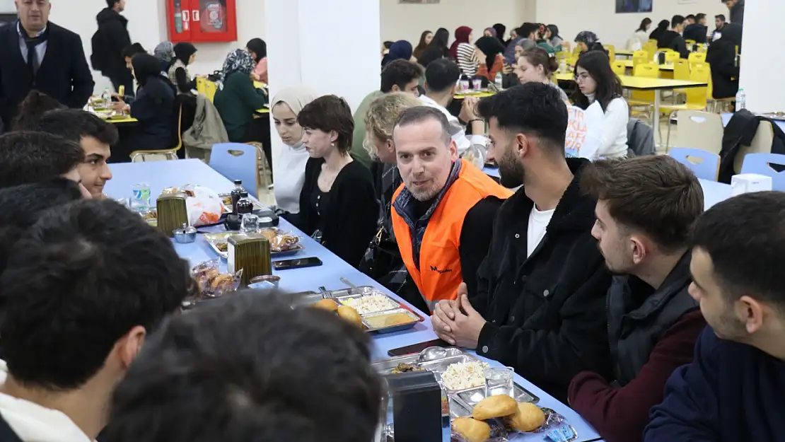 MAGİNDER'den Öğrencilere ve Hasta Yakınlarına İftar Yemeği