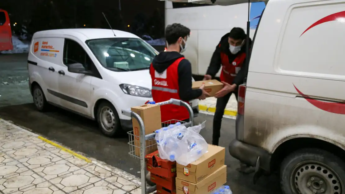 Mahsur Kalan Yolcuların İhtiyaçları Esenlik, Kızılay Ve Afad Tarafından Karşılanıyor