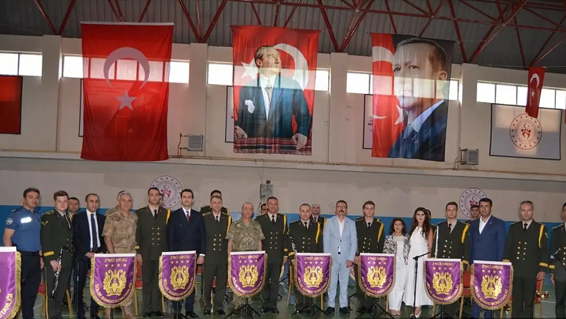 Malatya 2. Ordu Komutanlığı Bandosu Şemdinli'de konser verdi