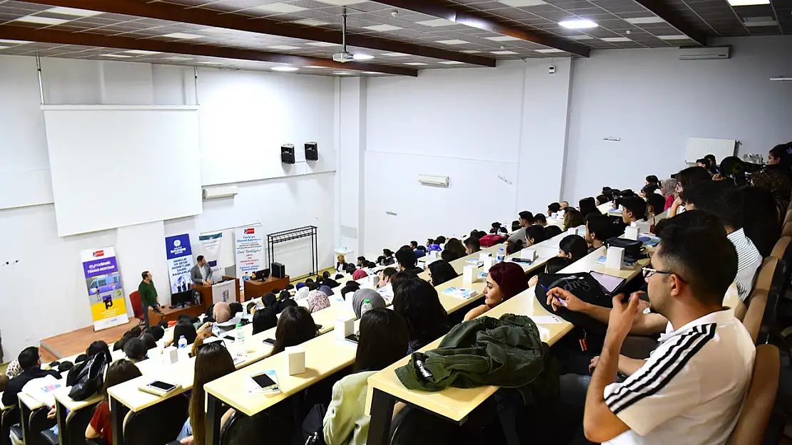 Malatya Büyükşehir Belediyesi 'ErasmusDays 2024' Bilgilendirme Semineri ile Gençlere Avrupa Fırsatlarını Tanıttı