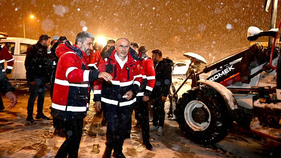 Malatya Büyükşehir Belediyesi, Karla Mücadele Çalışmalarına Devam Ediyor