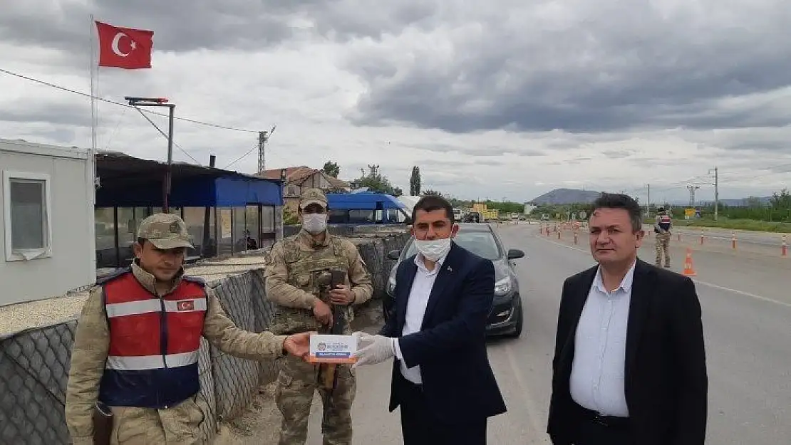 Malatya Büyükşehir Belediyesinden Koruculara maske