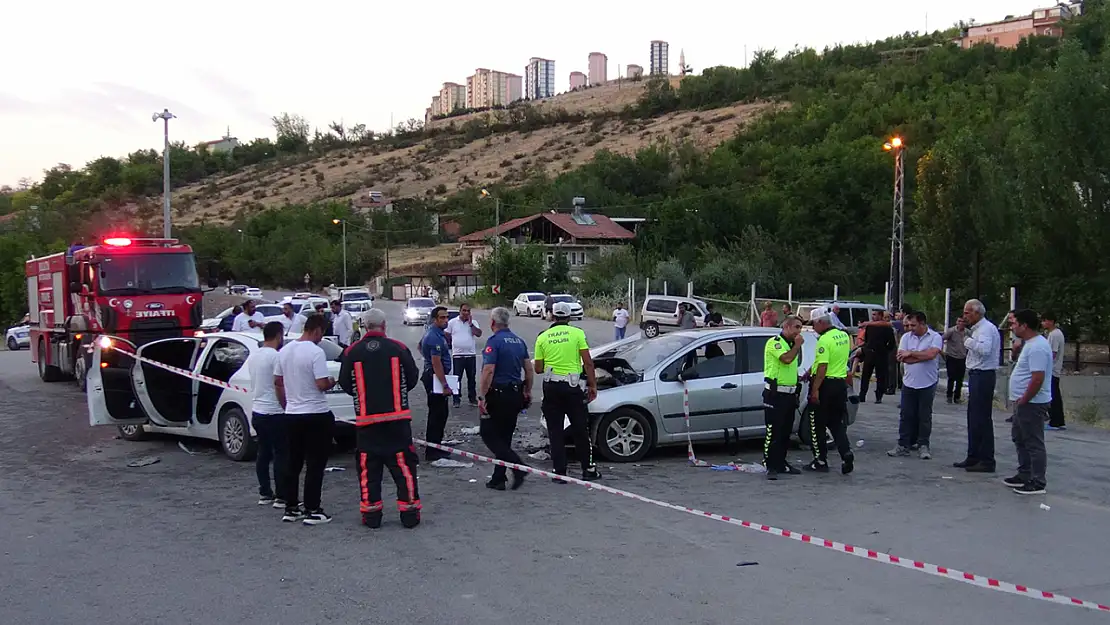 Malatya'da 2 otomobil çarpıştı: 11 yaralı
