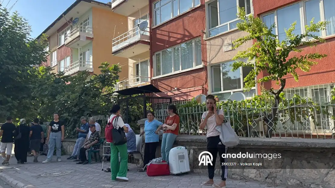 Malatya'da  4,8 , 4,5 ve 4,2  büyüklüğünde üç deprem meydana geldi