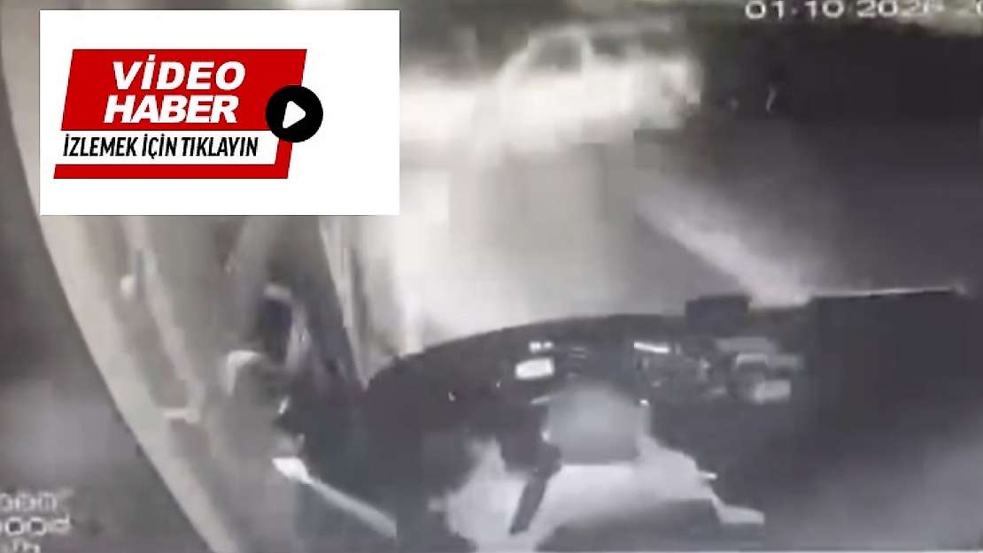 Malatya'da çifte mezar: Servis otobüsü ile hafif ticari araç çarpıştı, kaza anı kamerada