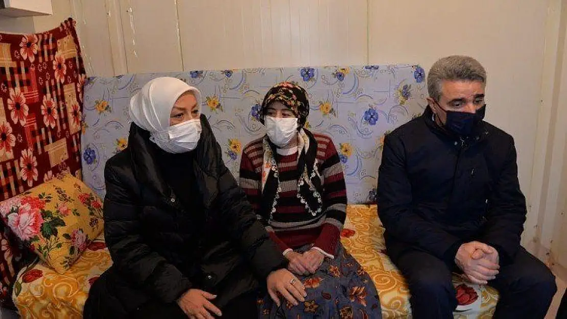 Malatya'da depremde hayatını kaybedenlerin yakınlarına taziye ziyareti