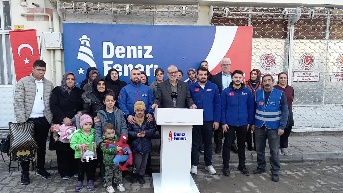 Malatya'da Depremzedeler İçin Geçici Giyim Mağazası Açıldı