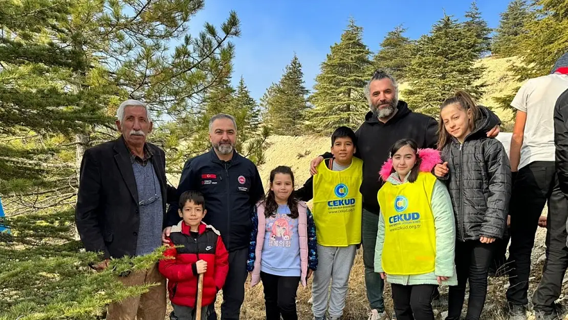 Malatya'da depremzedeler tohum toplarını toprakla buluşturdu