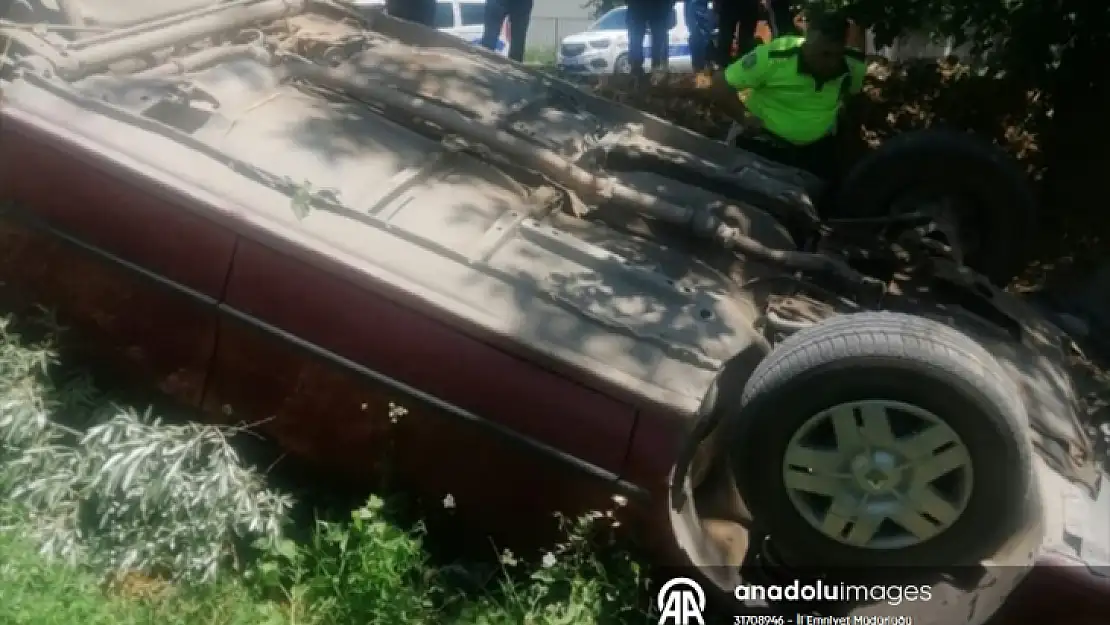 Malatya'da devrilen otomobildeki 5 kişi yaralandı