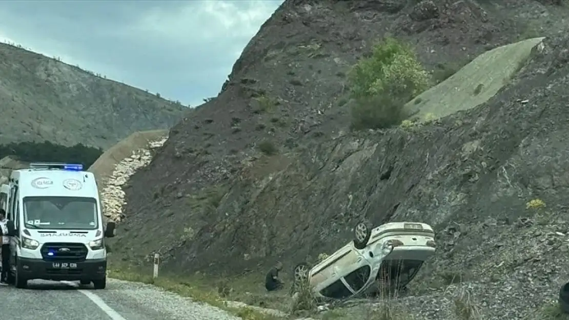 Malatya'da devrilen otomobildeki 4 kişi yaralandı