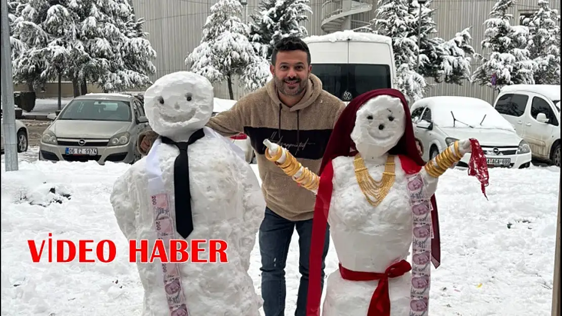 Malatya'da Kar Esnafa Moral Oldu: Kardan Gelin ve Damatla Temsili Düğün