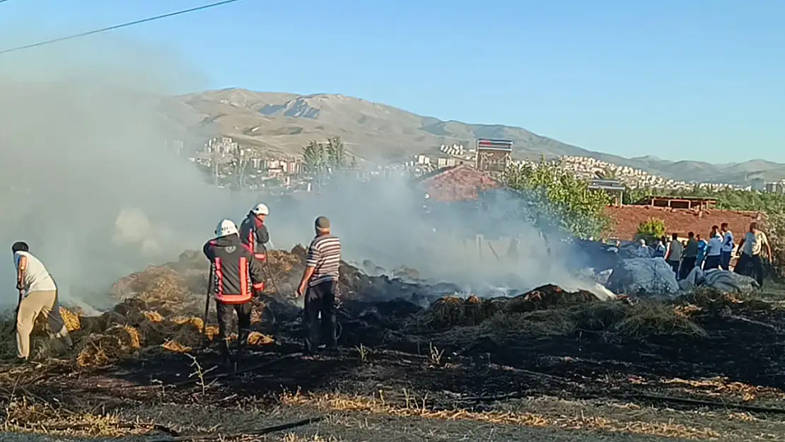 Malatya'da samanlık yangını: Tonlarca saman küle döndü