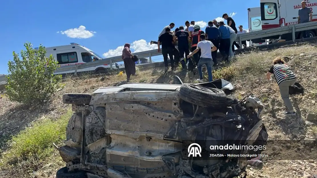 Malatya'da şarampole devrilen otomobildeki 3 kişi yaralandı