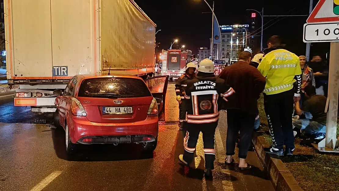 Malatya'da tır ile otomobil çarpıştı: 3 yaralı