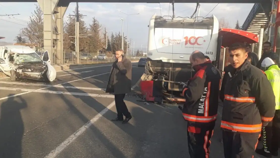 Malatya'da trafik kazasında 1 çocuk öldü, 2 kişi yaralandı