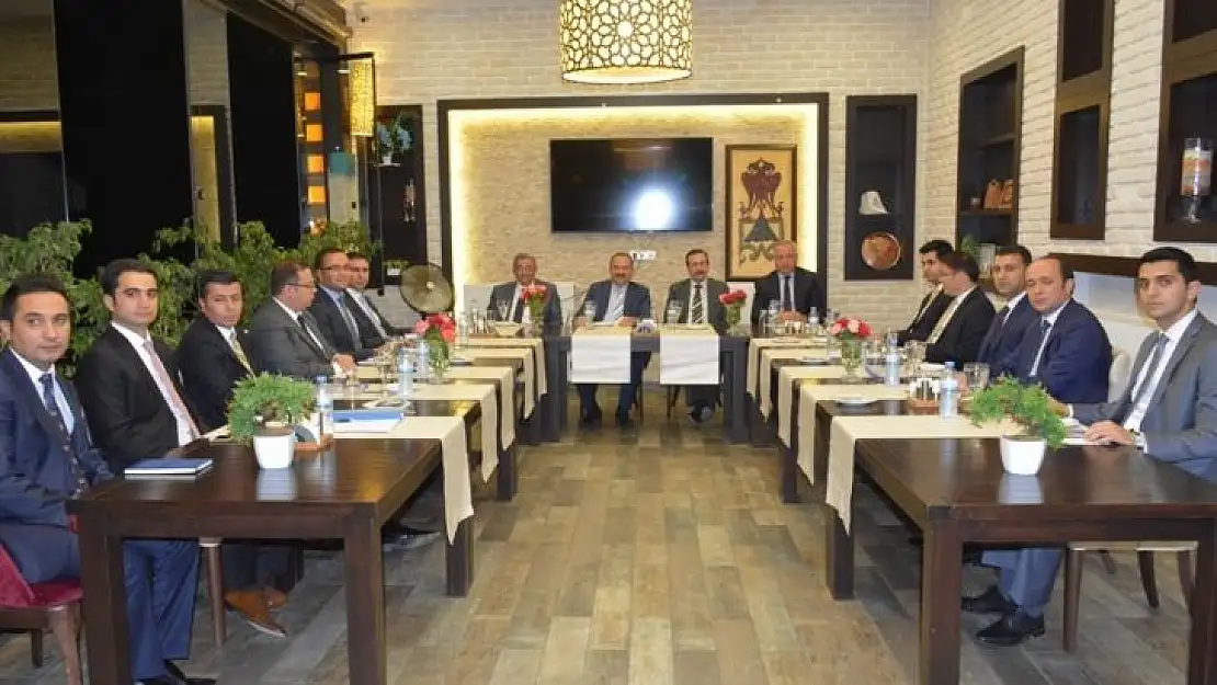 Vali Kaban'dan Kaymakamlara Veda Yemeği