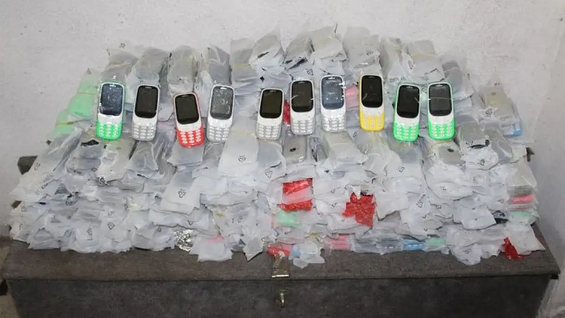 Yedek Lastik'den Telefon Çıktı