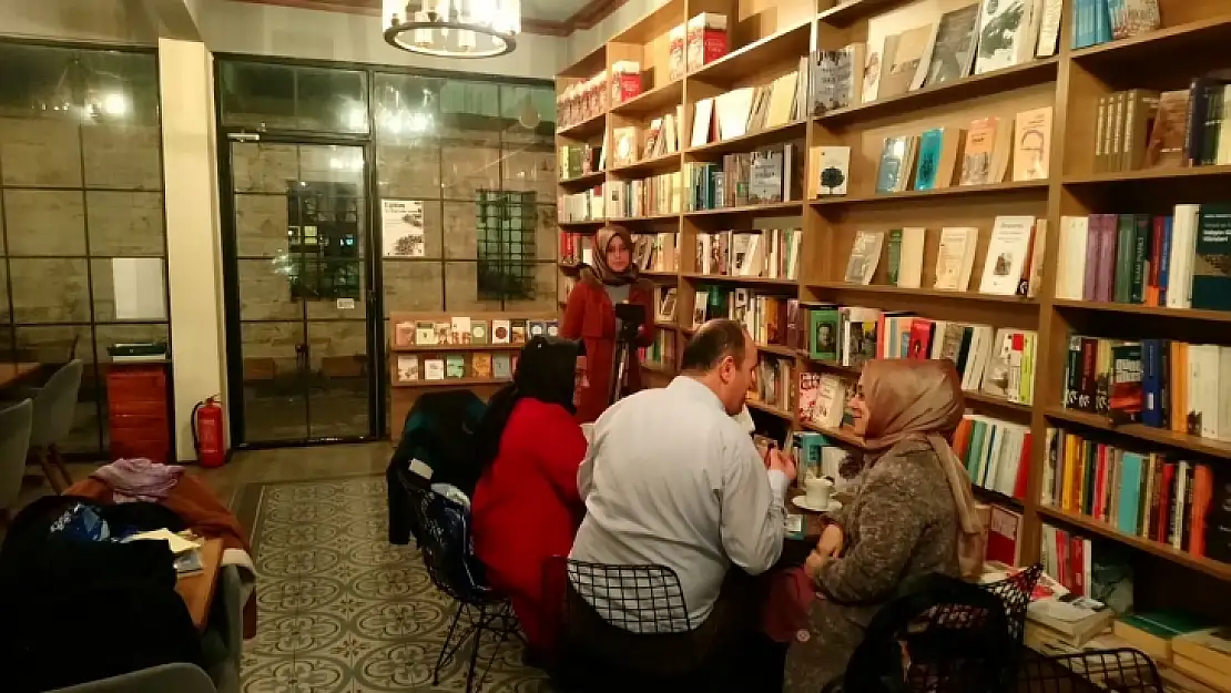 Dünya Şiir Birincisi Üsküdar Fuarındaydı