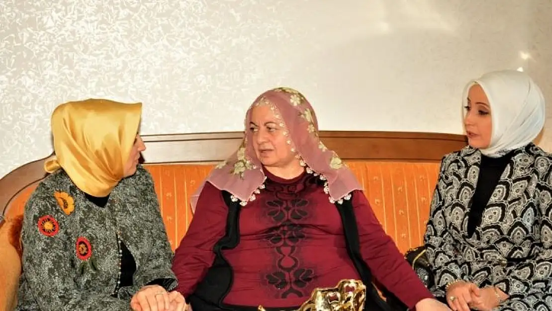 Esra Tüfenkci Ve Neriman Kaban'dan Şehit Ailelerine Ziyaret