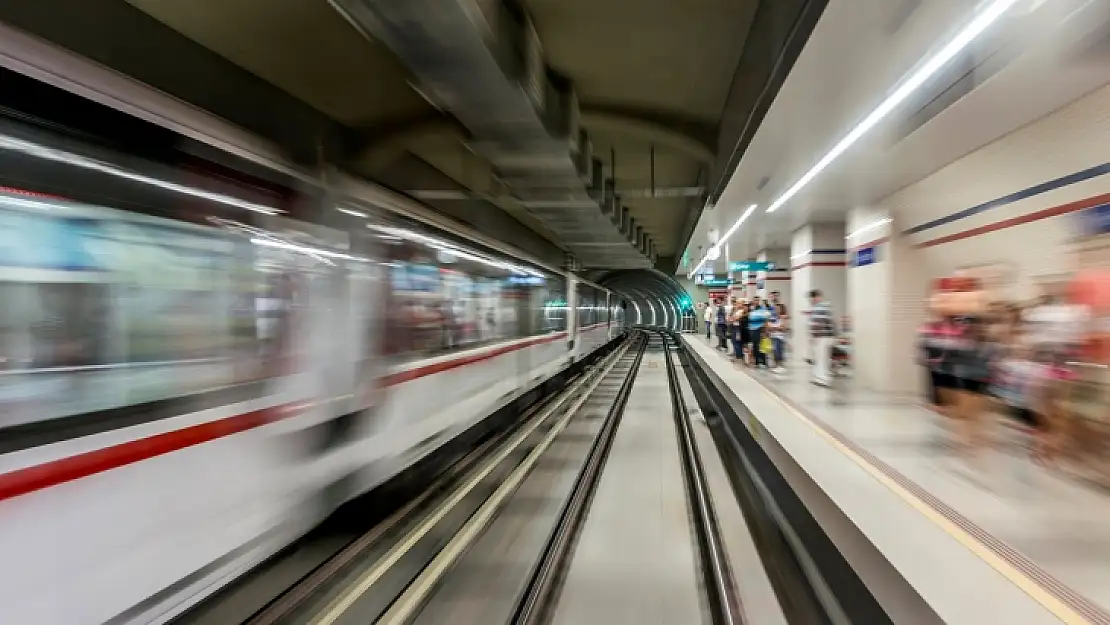 Metro seferlerine test molası