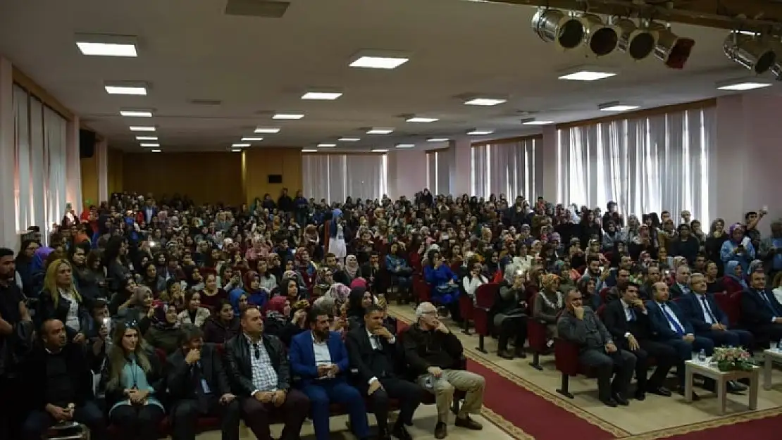 Gençlik Konseyi'nden Konferans