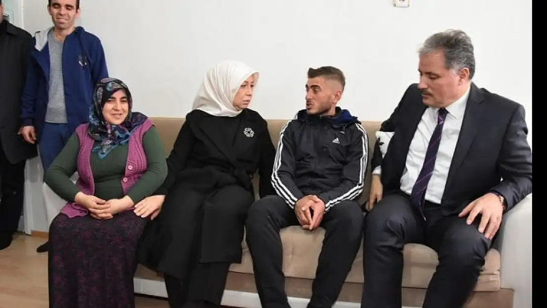 Çalık'tan Zeytin Dalı Harekatına katılan askere ziyaret