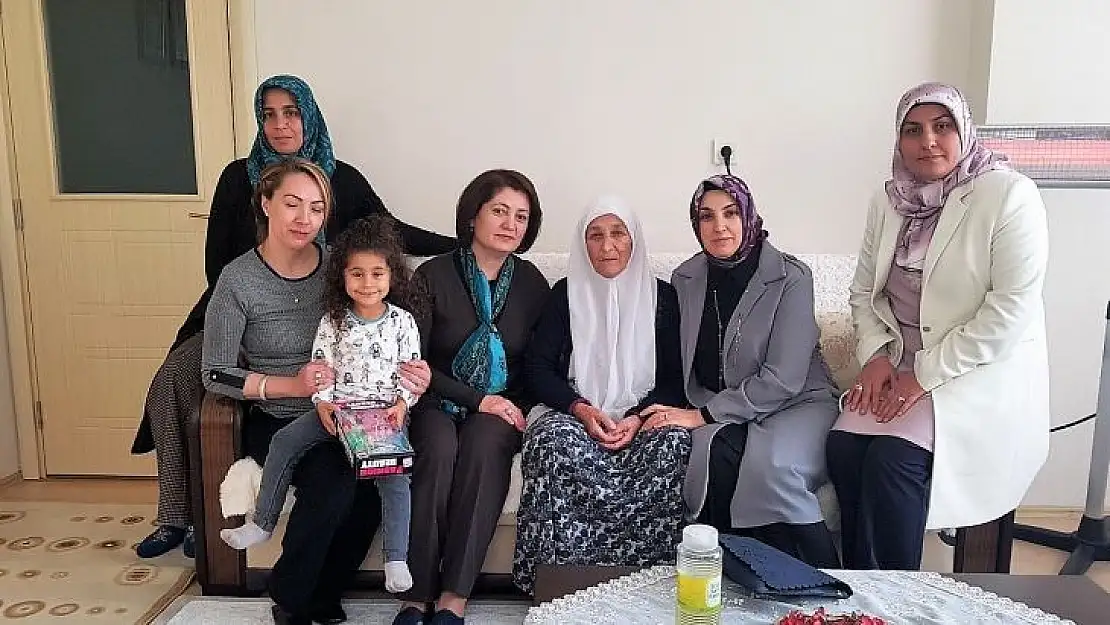 Bayan Kaban, Şehit Ailelerini Ziyaret Etti