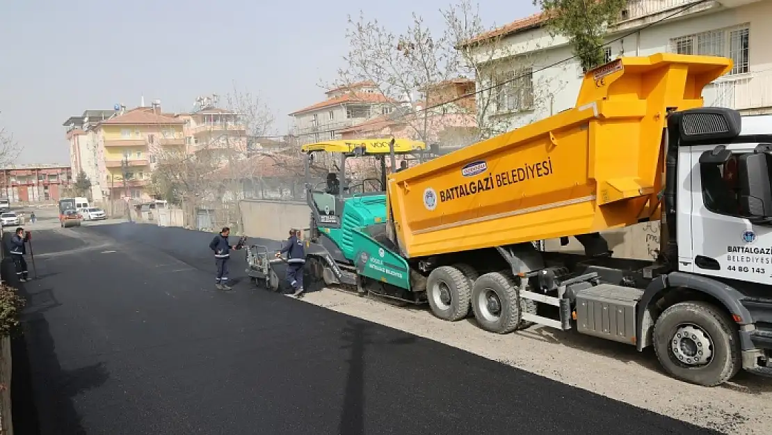 Göztepe Mahallesinde Bulunan 10 Sokakta Sıcak Asfalt Serimi Yapıldı